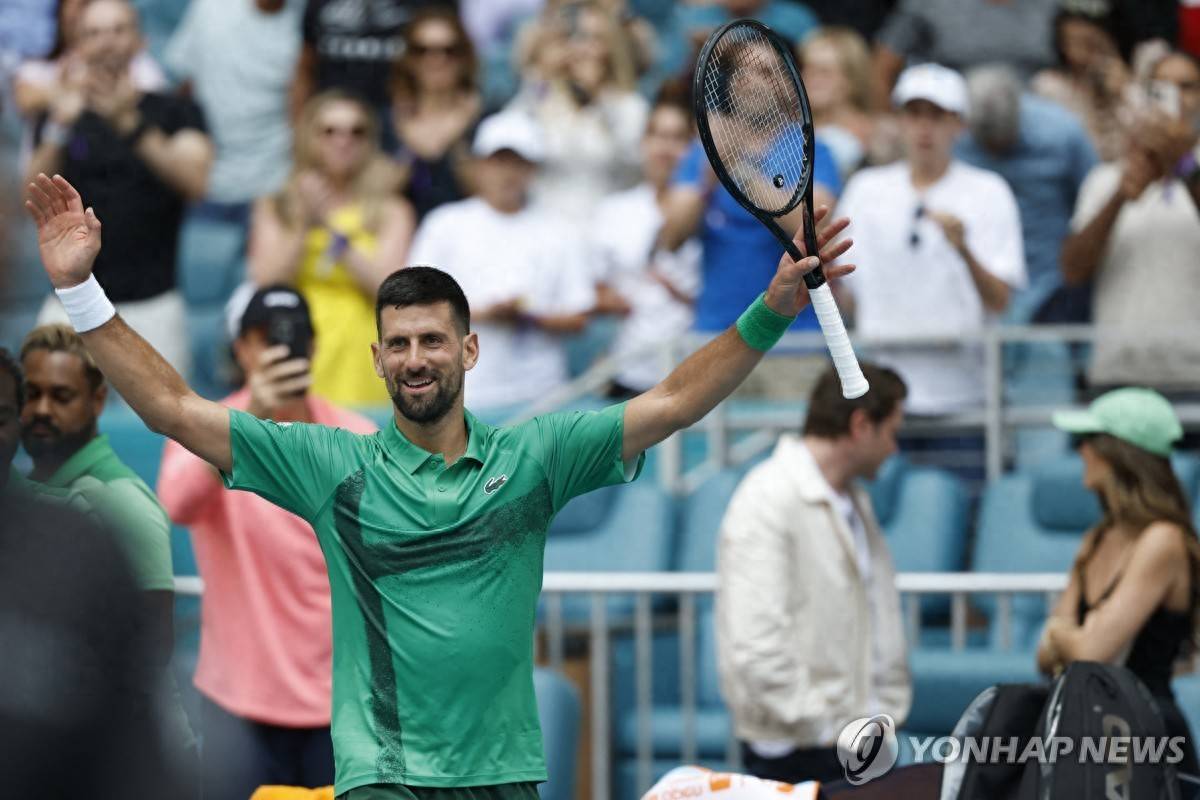 九游娱乐APP-老鹰不断突破！，费德勒连续十五场比赛得分超过败北热度持续攀升(雄鹰不畏暴风折翼出处)