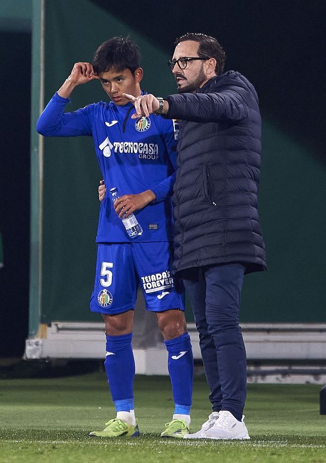 九游娱乐APP-羽毛球夜战：渝州飞鹰队读秒扳平燕山犀牛队，主帅临场妙招关键战拿下信心的简单介绍