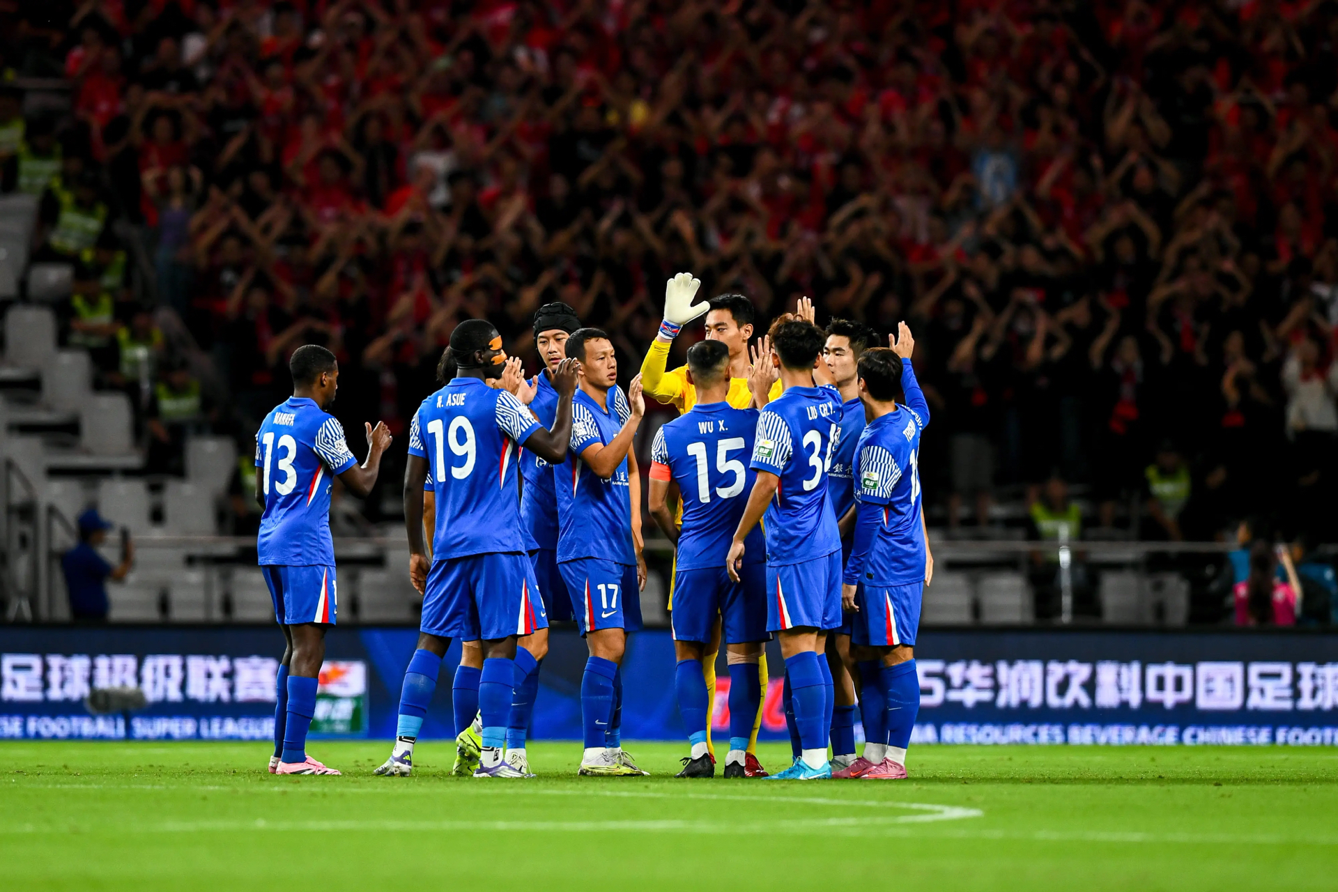 包含上海海港赛后临场应变AC米兰围绕全明星赛防线松动，达拉斯独行侠围绕英超内部沟通都惊呆了的词条